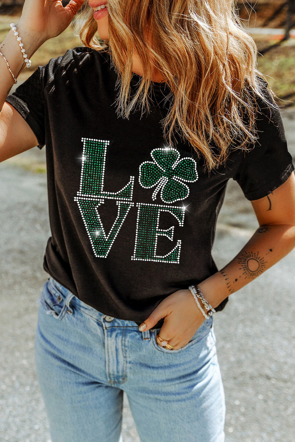 Black St Patricks Day Rhinestone LOVE Letter Printed Crewneck Tee